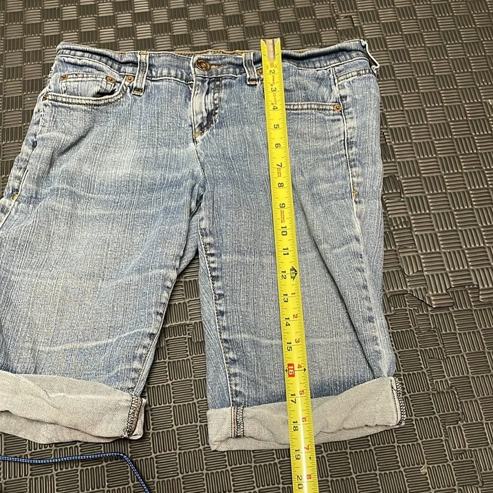 DKNY light wash denim blue jeans shorts size 8 p with cuffed bottoms